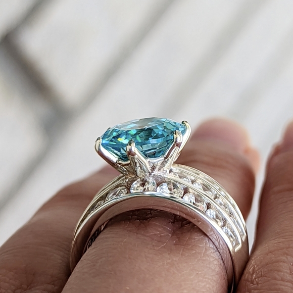 New sterling silver 925 ring with clear and blue rhinestone cz - Picture 5 of 8